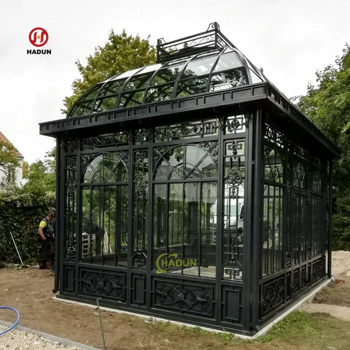 Luxuriöser Gartenpavillon aus Gussmetall aus Schmiedeeisen mit Glas für die Außendekoration